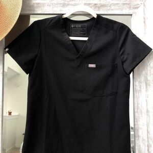 Figs Technical Collection Black V-Neck Scrub Top